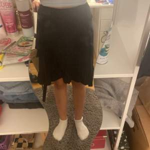 Svart kjol från Lindex som inte har använts på över ett år. 