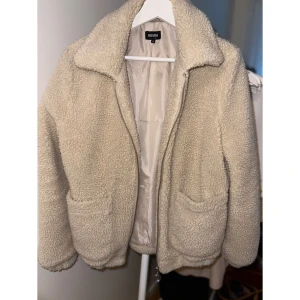 Teddyjacka - Teddyjacka från Bubbleroom