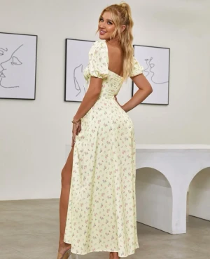 Blommig klänning - En gul blommig klänning från Parthea 