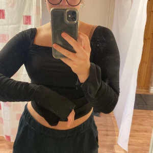 Söt blus - Vacker topp med volanger