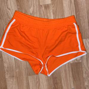 Orangea shorts