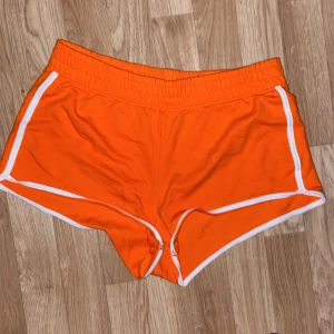 Orangea shorts frakt:59kr - Orangea shorts