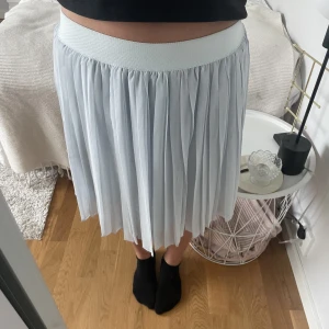 Kort kjol nakd  - Kort blå kjol från NA-KD! I storlek XS, funkar också på S