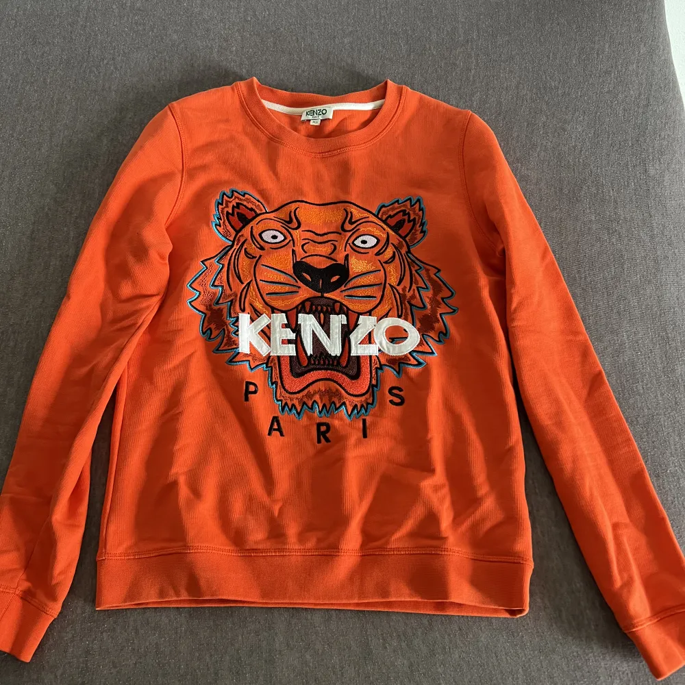 Äkta Kenzo tröja i nyskick, orange.  St: xs . Tröjor & Koftor.