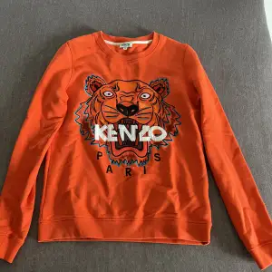 Äkta Kenzo tröja i nyskick, orange.  St: xs 