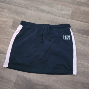 Kjol från Svea - Mjukis kjol från Svea. Strlk 170.