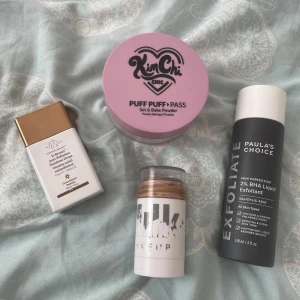 Smink  -  paulas choice, bronzing drops från drunk elephant, stora milk bronzer stick(blaze) å kimchichic puder som bland annat Margareta grääs pratar mycket positivt om! Kom privat gällande färg, hur mycket det är kvar osv!650-alla produkter tsm🥰Köp bronzern -320