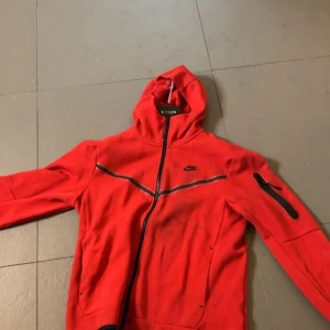 Nike tech fleece zip hoodie  - Andvänd några gånger storlek m 