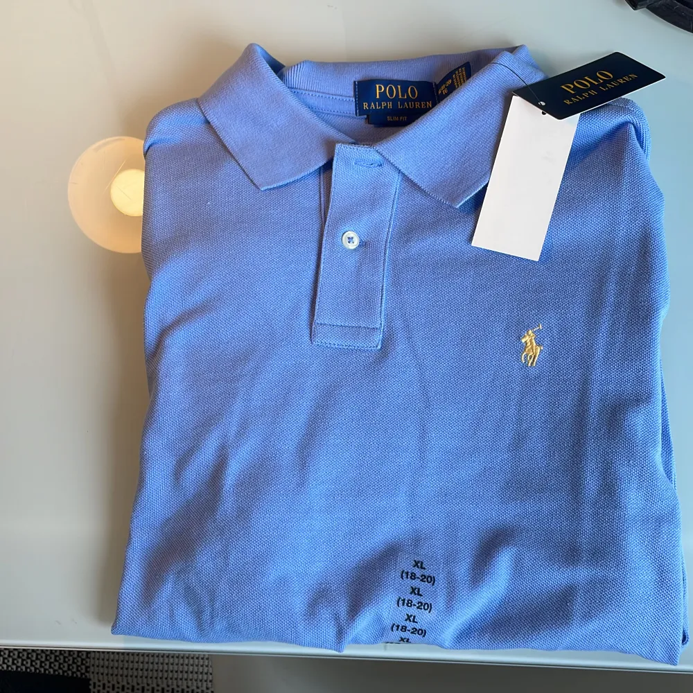 Ralph lauren pike skick 10/10! . T-shirts.