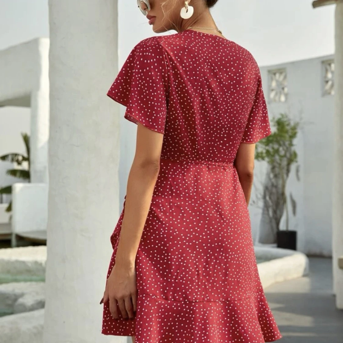 Rödvit prickig klänning i strl S - 90