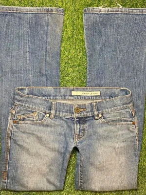Lågmidjade bootcut jeans - (Bilder från personen jag köpte av) Jeans köpta på Depop i USA! Måtten är i inches😇