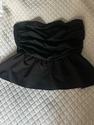 Söt svart bandeau topp  - Säljer denna super söta enkla bandeau toppen