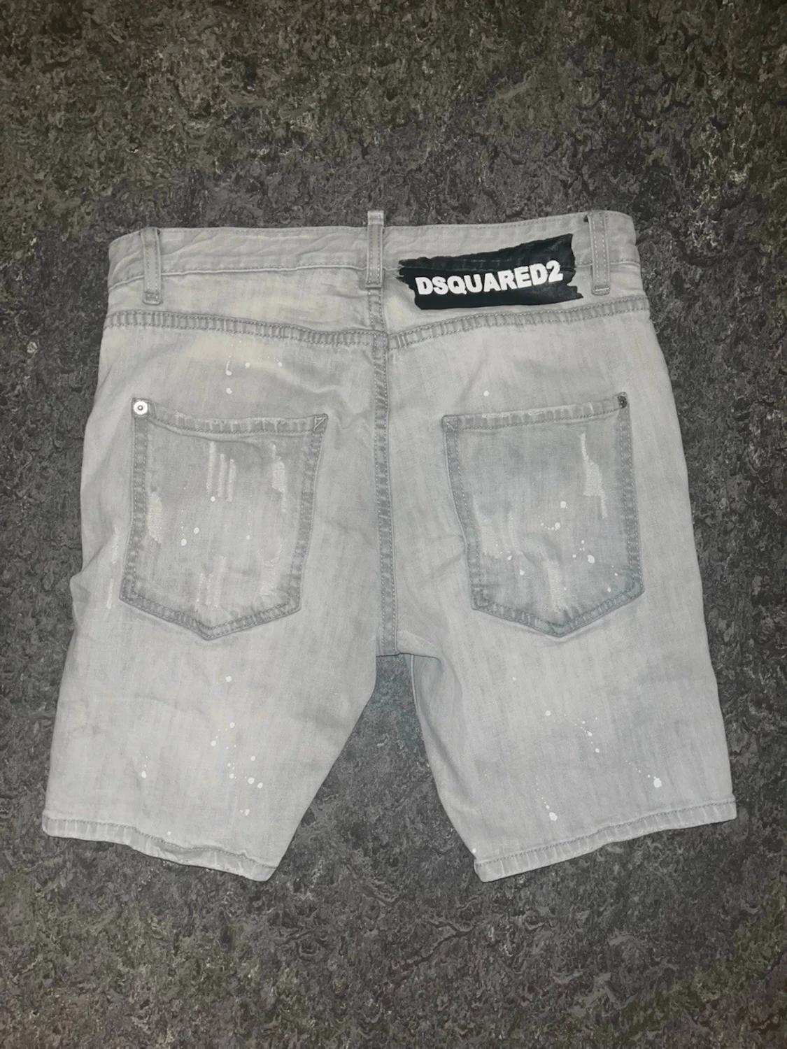 Ljusgrå Dsquared2 shorts  - 1