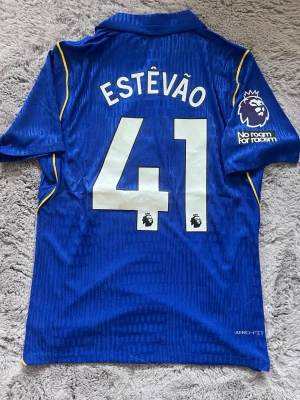 Chelsea 26/27 Estevao  - En Chelsea tröja från 26/27 med Estevao spelar version, storlek L 
