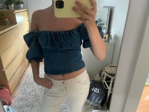 Supersöt jeanstopp - Jättefin jeanstopp med dragkedja på ryggen. Aldrig använd och i superbra skick. Står inte storlek men skulle uppskatta storlek s. Skriv vid fler frågor🩷🩷