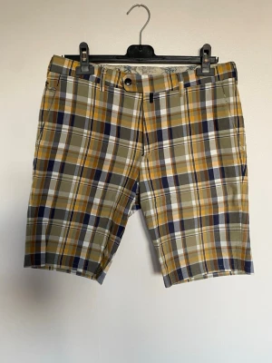 Shorts från MEYER  - Snygga rutiga bermudashorts från MEYER i storlek 48.