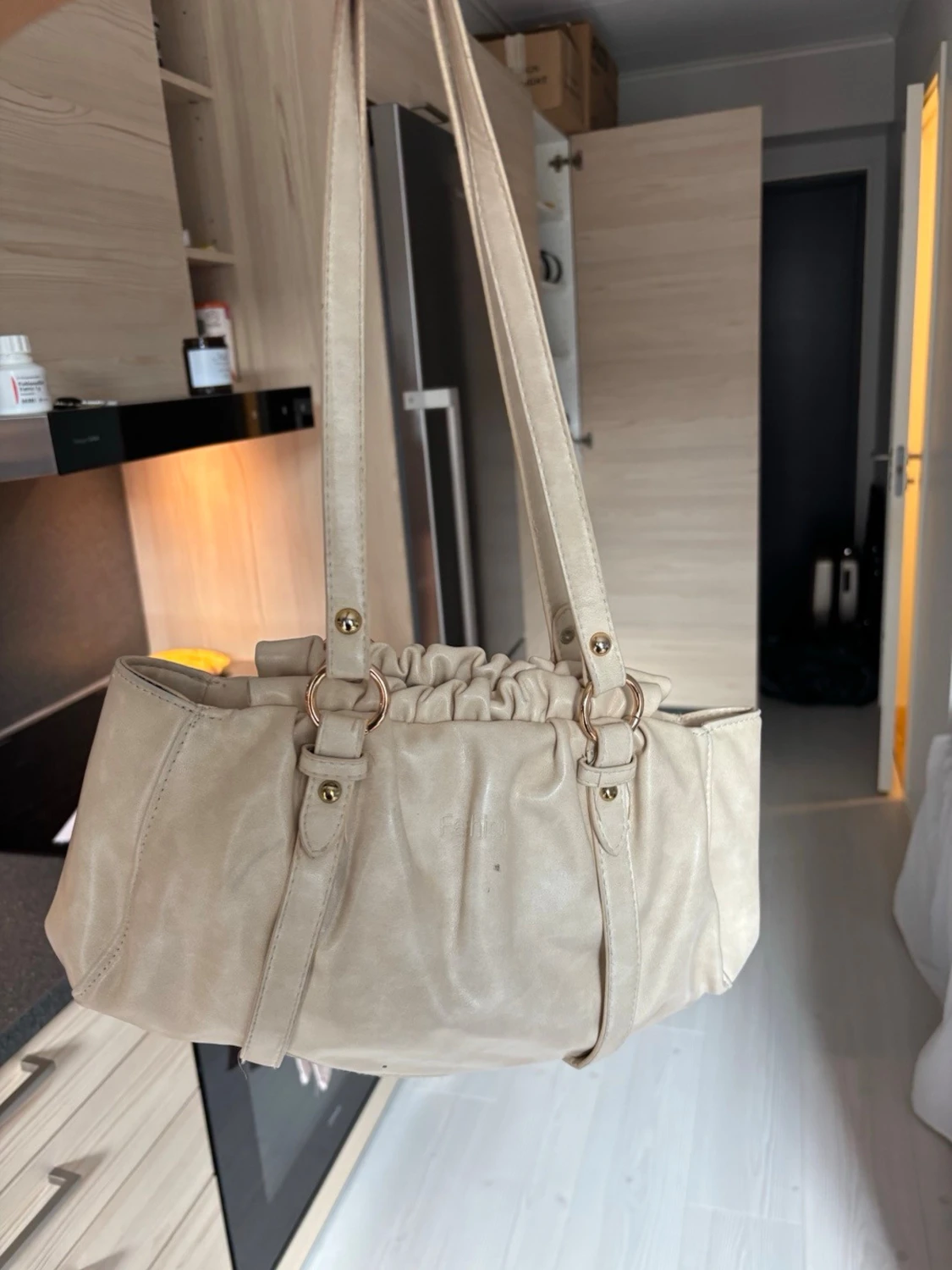 Beige axelremsväska  - 1