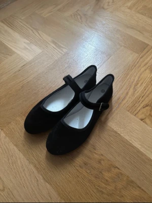 mary jane slippers - oanvända
