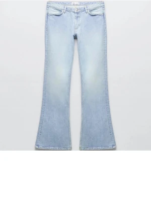 Ljusblå Zara jeans - Säljer dessa slutsålda Zara jeans. 