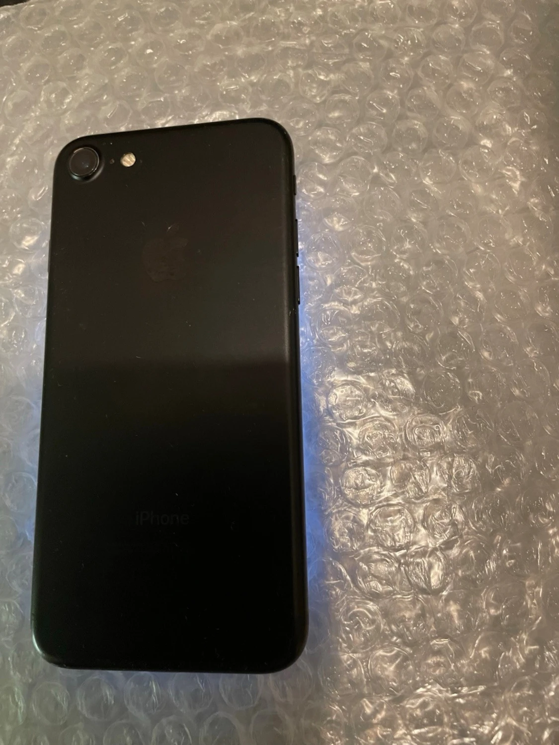 iPhone 7 32 GB  med programversion 15.8.8. Batterikapaciteten är 76%. - 2