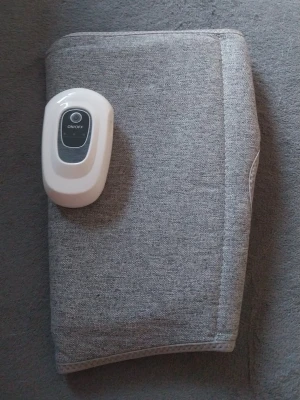 Grå elektrisk ben och arm massör  - Säljer ett grå elektrisk arm och ben massör.