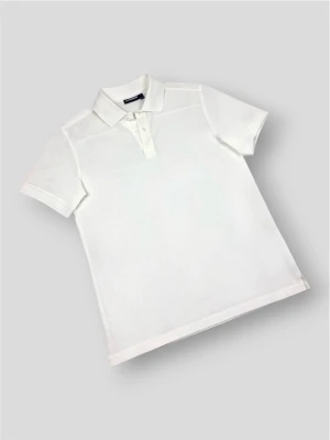 J.Lindeberg Troy Pique Polo Shirt - Golfpiké - J.Lindeberg Troy Pique Polo Shirt | Modell: Troy Pique Polo Shirt - Golfpiké | Skick: Nästintill ny / Nyskick | Färg: Vit | Nypris: 900 kr | Storlek: S | Hör av dig vid minsta fundering eller fråga 📦