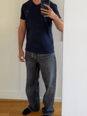 T-shirt  - Gant mörkblå T-shirt. Storlek S.