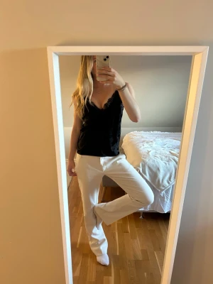 Linne med spets detaljer  - Svart linne med spetsdetaljer🥹💞