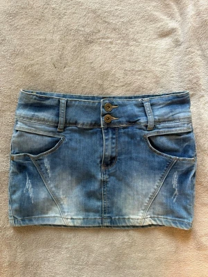 Blå jeanskjol - Snygg jeanskjol💕 Midjemått: 35 cm
