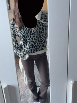 Bruna Nelly jeans  - Säljer mina low waist bootcut jeans från nelly