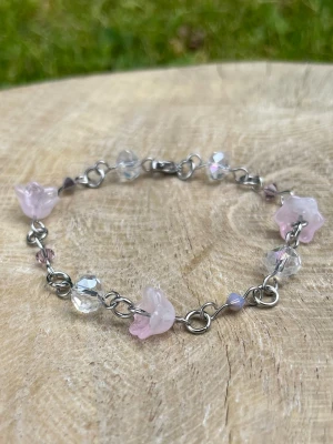 Armband  - Vackert armband av rosa glaspärlor och rostfritt stål ✨🌸✨