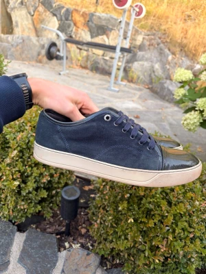 Lanvin  - Säljer nu ett par Lanvin skor UK9 passar 43 i väldigt fint skick! 