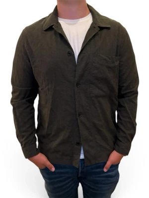 Oershirt Massimo Dutti - En mycket snygg overshirt från Massimo dutti i storlek L. Modellen är 191 cm och overshirten är i mycket fint skick. Ett mångsidigt plagg som passar perfekt både som jacka eller extra lager under svalare dagar. Hör av dig vid frågor :)  