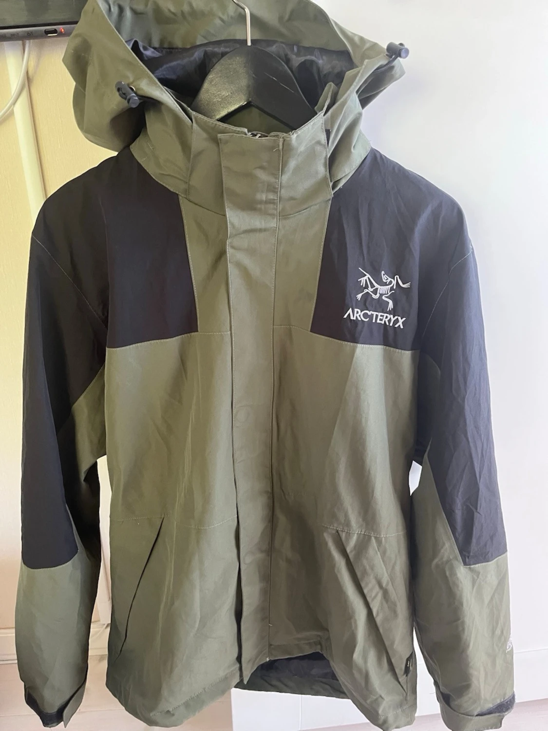 Grön och svart jacka från Arc'teryx
