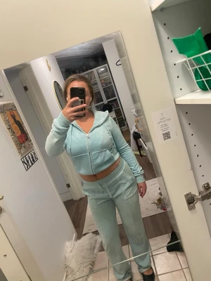Juicy couture ser - Materialet har blivit lite urtvättat i tvätten annars jättefin!❤️