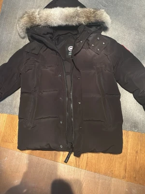 Canada goose jacka - Canada goose wyndham i bra skick storlek xs