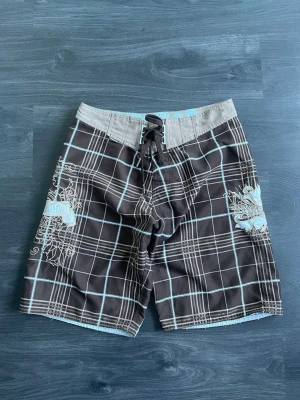 Rutiga shorts  - As coola shorts 👌👌 Kan användas som vanliga shorts eller som badbyxor!