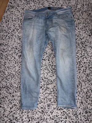 Hugo Boss - Jeans från hugo boss knappt använda, strl 36/32
