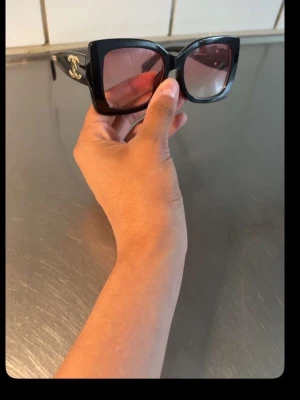 Solglasögon CC - Helt nya dm vid intresse