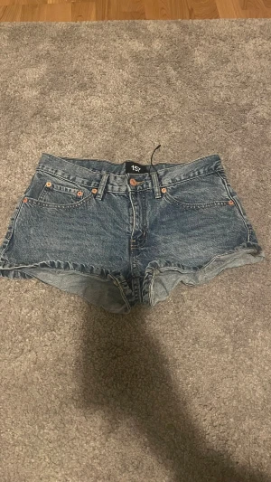 Jeansshorts - Lågmidjade jeansshorts från lager 157