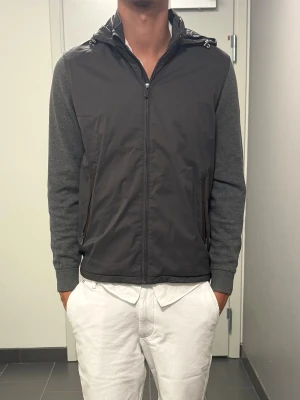 Massimo Dutti Cardigan  - Storlek S, jag är 186 väger 71kg
