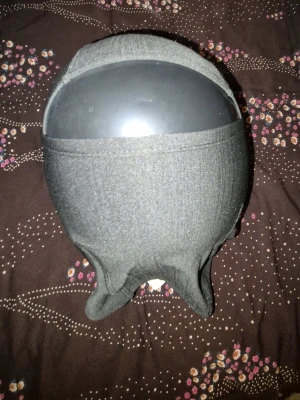 Nike svart balaclava - Nike Ski Mask – Helt ny & Rare i Sverige 🇸🇪  Säljer en Nike Ski Mask som är helt ny och oanvänd. 🔥 Riktigt clean modell som är svår att hitta i Sverige – rare och perfekt för dig som vill ha något som sticker ut.  ✅ Helt ny ✅ Oanvänd ✅ Äkta Nike ✅ Rare i Sverige 📦 Kan skickas eller mötas upp  Pris: 799  kr