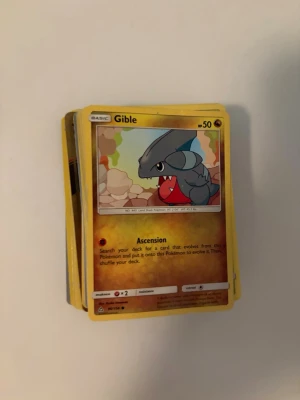 Säljer Pokémon kort 47st - Säljer 47 Pokémonkort. Jag kan inte så mycket om Pokémonkort, därför säljer jag dem billigt eftersom jag inte vet vad de är värda. 