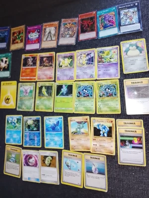 Pokémon- och Yu-Gi-Oh kort - Blandade äldre pokemon och yu gi oh kort, snabb affär