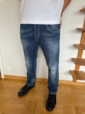 Dondup George jeans  - Dondup George jeans herr| storlek:35| pris:699kr| skick:9,8/10| hör av dig vid minsta lilla fundering eller fråga| 