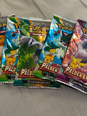 5 pack pokemonkort - 5 pack Pokémonkort. Ingen aning om de är äkta eller inte så köp på egen risk :)