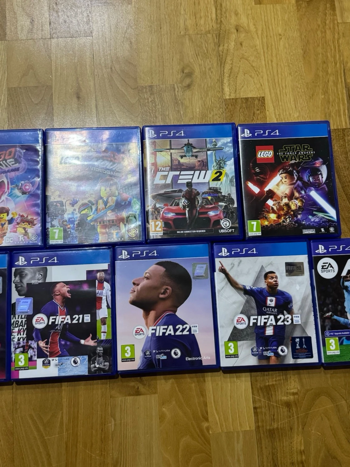 PS4 spelpaket med FIFA, LEGO & Crew - 4