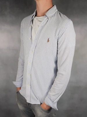 Ralph Lauren skjorta - - Ralph Lauren Oxford skjorta — Storlek S - Slimfit — 9/10 - Bra skick utan skavanker — Inkluderat - skjorta — Retail 2000kr — Modellen är 180cm, 65kg