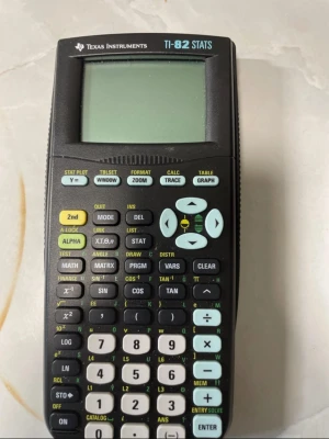 TI-82 Stats grafritande miniräknare - Grafritande miniräknare TI-82 Stats från Texas Instruments.