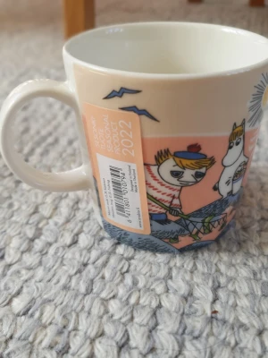 Muminmugg Fiske Mumin  - Felfri mugg med etikett kvar. Säljer fler Muminmuggar så kika gärna på mina övriga annonser också. Packar mycket noggrant. 